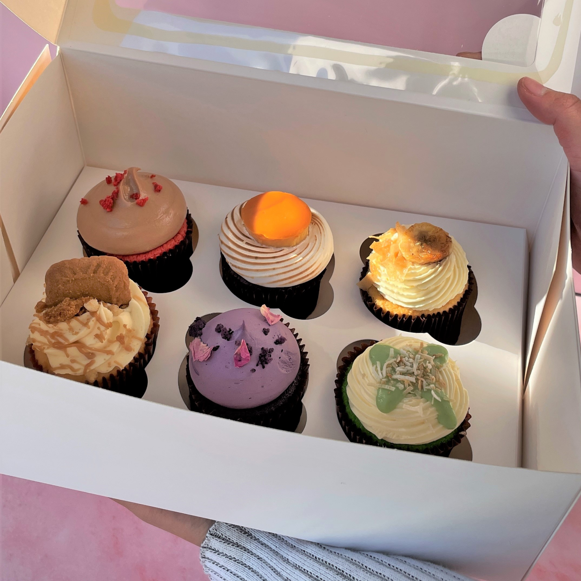 Buy China Wholesale Cupcake Box Transparent Cake Paper Boxes Cake Gift Boxes  With Handle Cake Paper Boxes With Windows & Cake Box $0.11 |  Globalsources.com